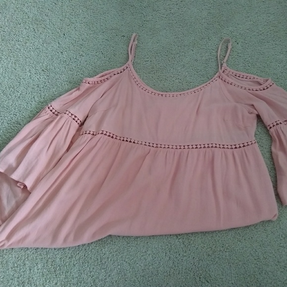 Cute top - Picture 3 of 3